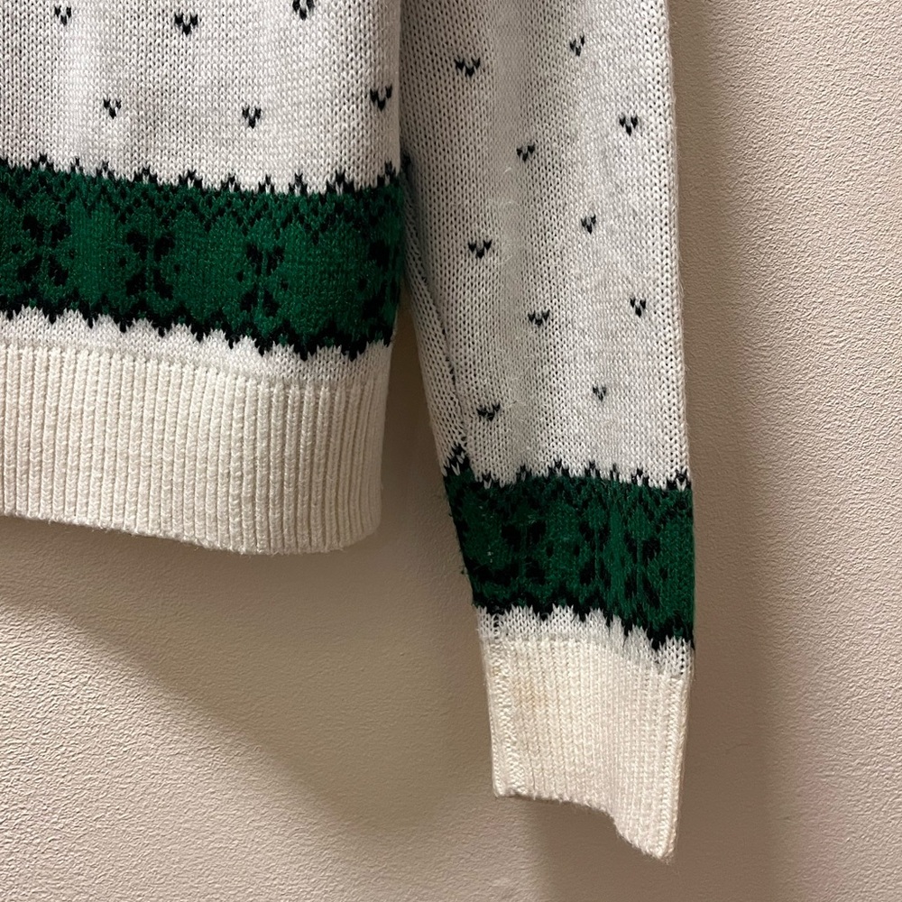 Simplee Festive Holiday Season Pullover Sweater, Sz Small, Green & White - Picture 3 of 6
